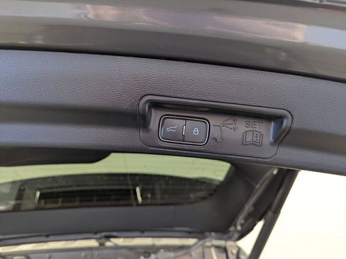 Used 2024 Ford Explorer XLT image 31