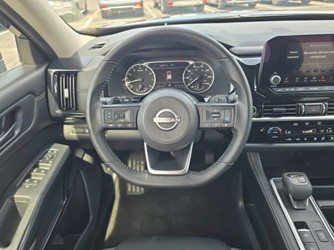 Used 2024 Nissan Pathfinder SV AWD/4WD image 10