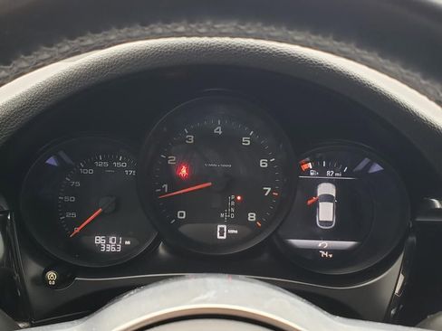 Used 2018 Porsche Macan AWD/4WD image 32