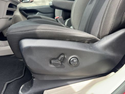 Used 2023 Chrysler Voyager LX FWD image 14