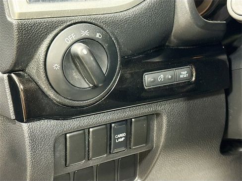 Used 2017 Nissan Titan SV image 12