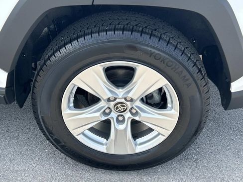 Used 2021 Toyota RAV4 LE AWD/4WD image 17