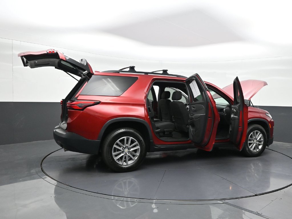 Used 2022 Chevrolet Traverse LT FWD image 34