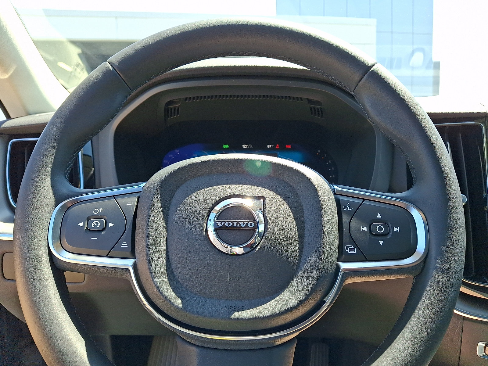 Certified 2024 Volvo XC60 B5 Core w/ Protection Package Premier AWD/4WD image 21