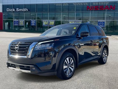 Used 2023 Nissan Pathfinder SL image 3