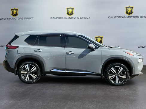 Used 2021 Nissan Rogue Platinum image 4