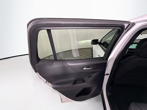 Used 2025 Chevrolet Equinox LT image 26