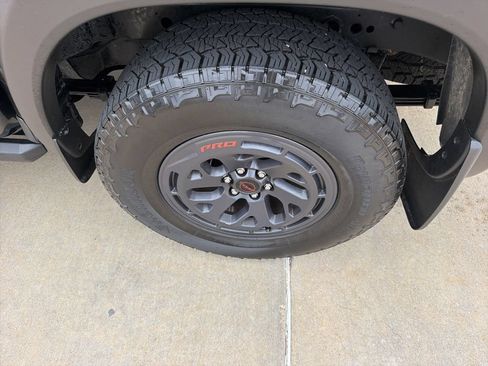 Used 2025 Nissan Frontier PRO-4X AWD/4WD image 9