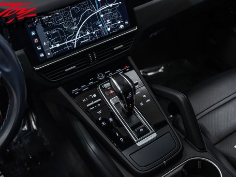 Used 2022 Porsche Cayenne S image 37