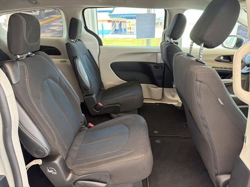 Used 2023 Chrysler Voyager LX FWD image 11
