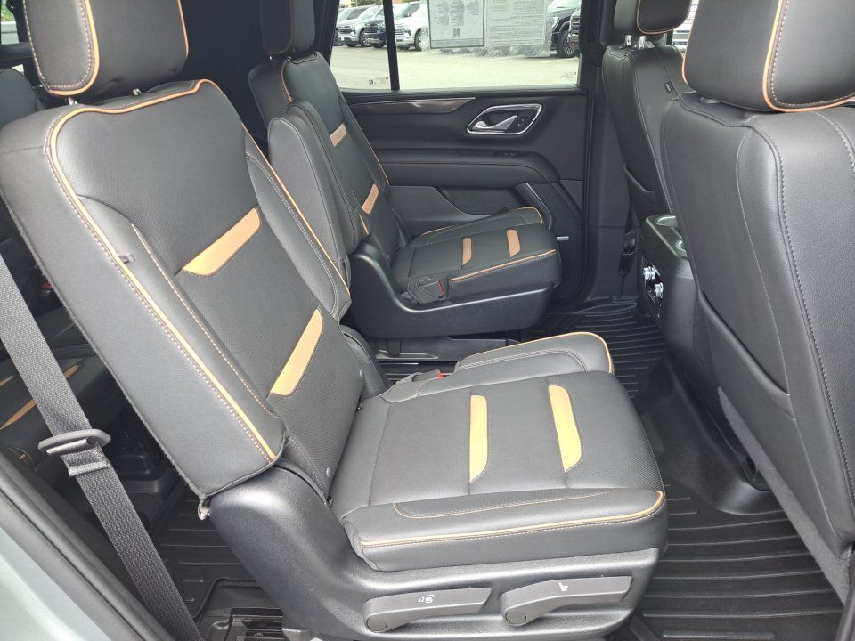 Used 2023 GMC Yukon AT4 w/ Technology Package AWD/4WD image 14