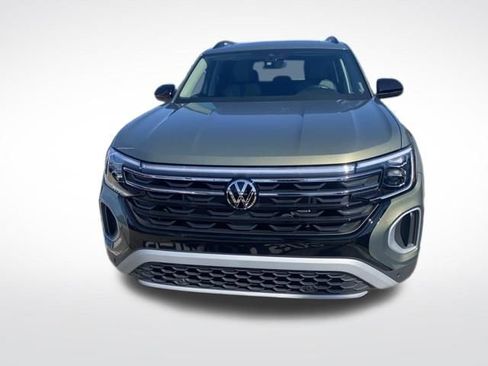 Used 2025 Volkswagen Atlas Peak Edition SE image 4