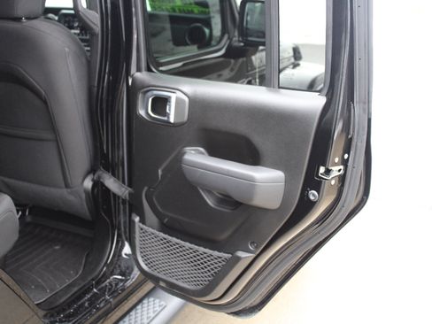 Used 2022 Jeep Gladiator Sport image 9