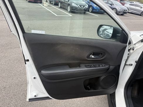Used 2021 Honda HR-V Sport image 18