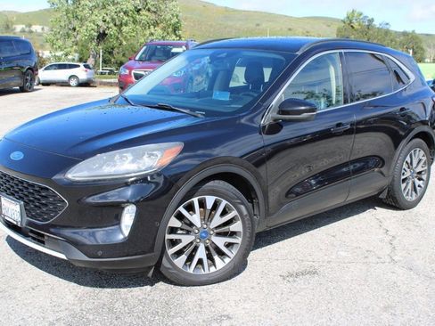 Used 2020 Ford Escape Titanium image 1