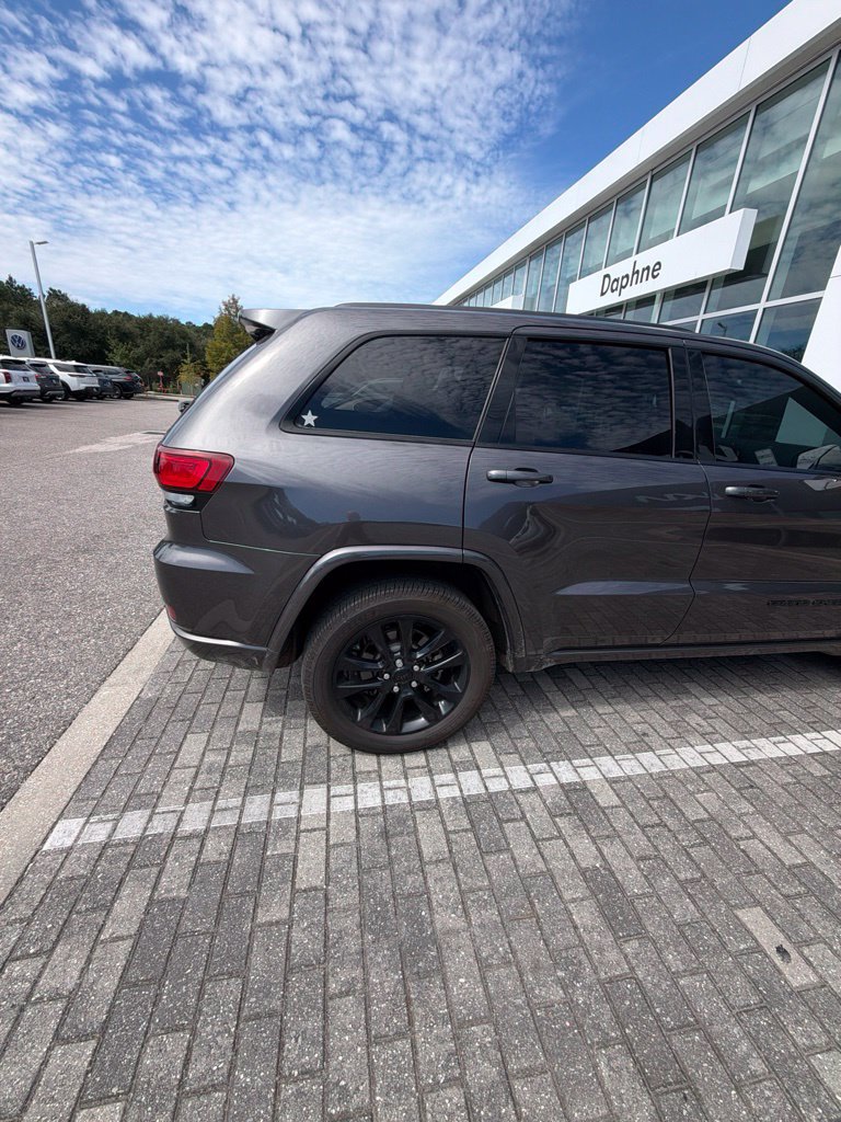 Used 2021 Jeep Grand Cherokee Laredo X RWD image 9