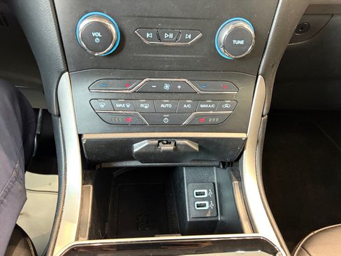 Used 2019 Ford Edge SEL w/ Equipment Group 201A FWD image 23