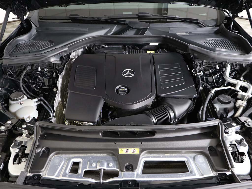 Used 2025 Mercedes-Benz GLC 300 4MATIC image 23