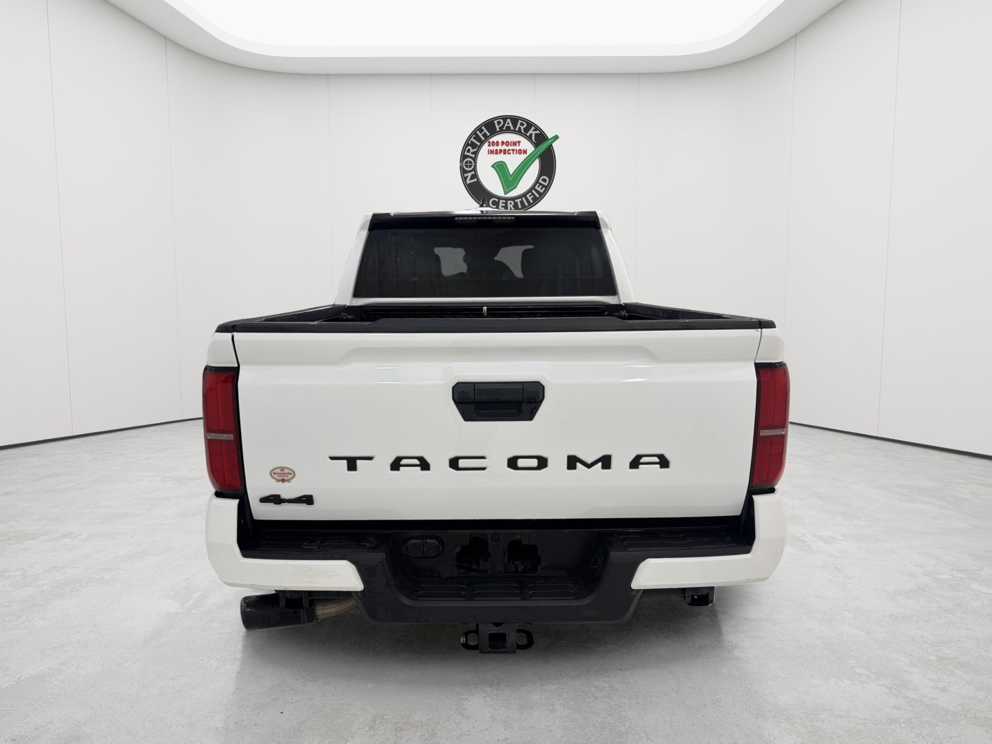 Used 2025 Toyota Tacoma SR5 AWD/4WD image 4