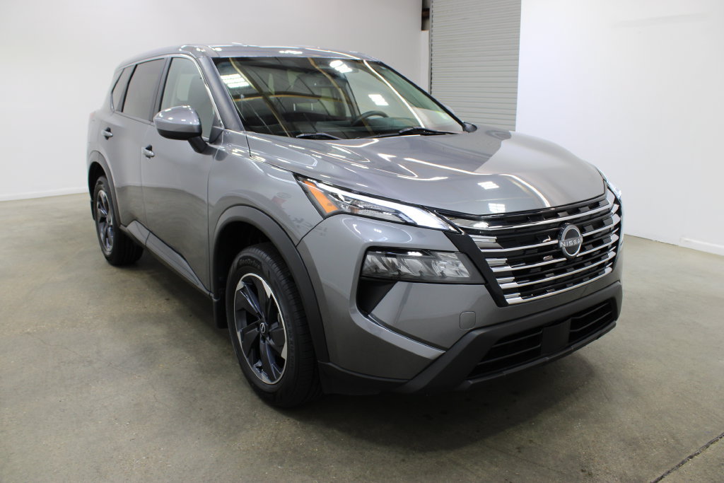Used 2024 Nissan Rogue SV AWD/4WD image 6