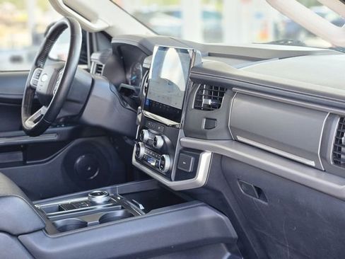 Used 2024 Ford Expedition XLT image 13