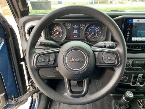 Used 2025 Jeep Gladiator Sport image 27