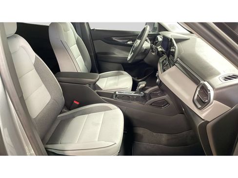 Used 2024 Chevrolet TrailBlazer LT w/ LT Cold Weather Package AWD/4WD image 18