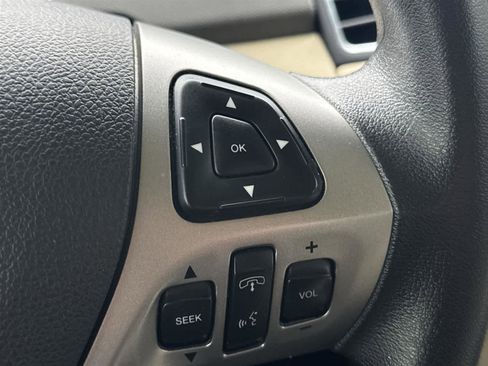 Used 2017 Ford Taurus SE image 25