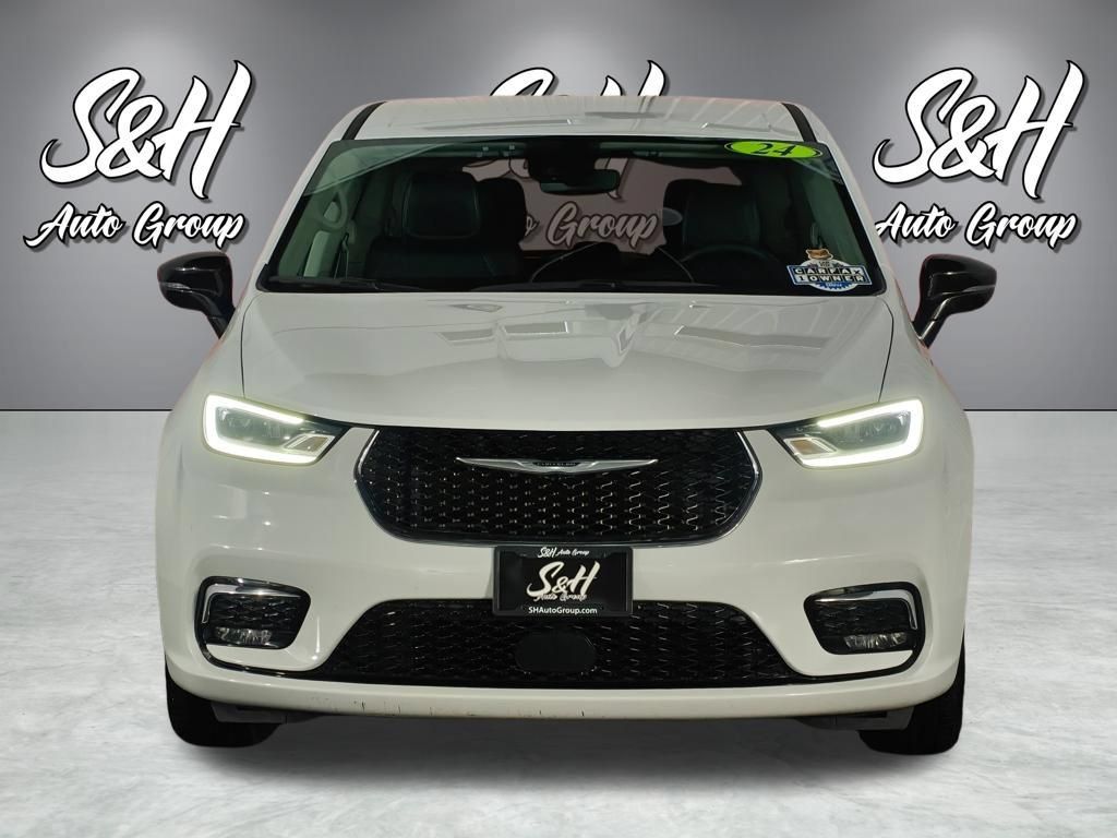 Used 2024 Chrysler Pacifica Touring-L FWD image 18