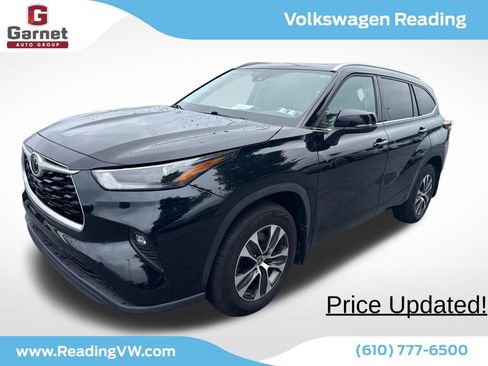 Used 2022 Toyota Highlander XLE AWD/4WD image 1