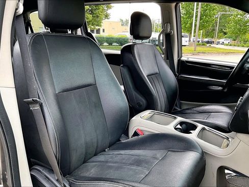 Used 2019 Dodge Grand Caravan SXT FWD image 27