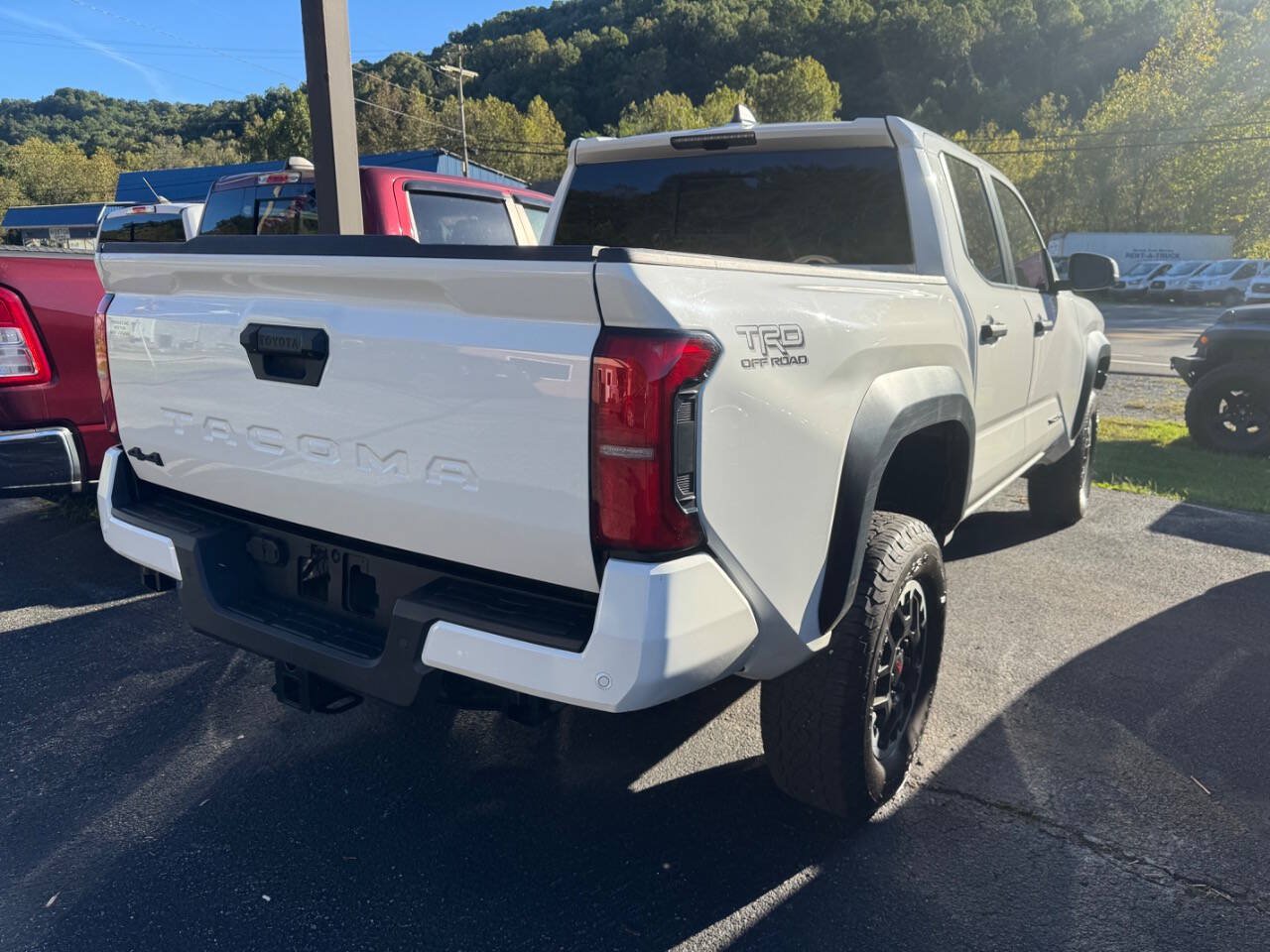 Used 2024 Toyota Tacoma TRD Off-Road w/ TRD Off Road Upgrade Package AWD/4WD image 5