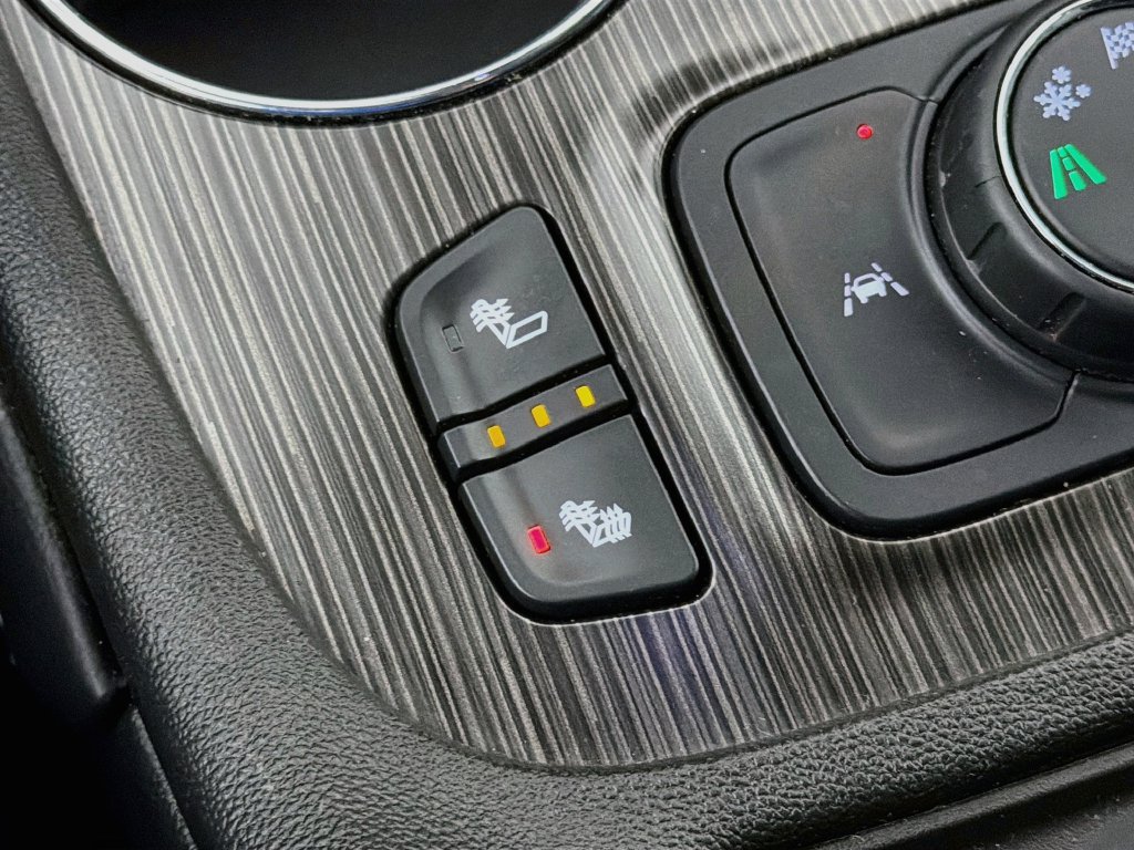 Used 2023 GMC Acadia SLT FWD image 21
