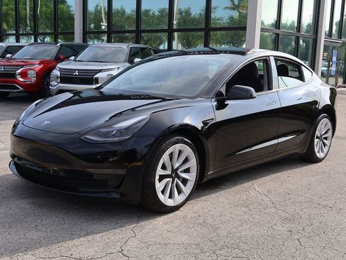 Used 2023 Tesla Model 3 Standard Range RWD image 9