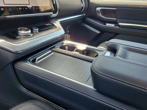 New 2026 Ford Expedition Max Platinum w/ Stealth Performance Package AWD/4WD image 29