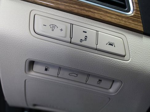 Used 2015 Hyundai Sonata Limited w/ Option Group 06 FWD image 11