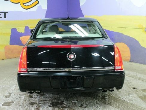 Used 2010 Cadillac DTS Premium image 7