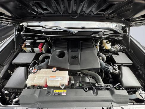 Used 2022 Toyota Tundra SR w/ SR Tow Package AWD/4WD image 9