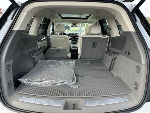 Certified 2024 Cadillac XT6 Premium Luxury AWD/4WD image 24