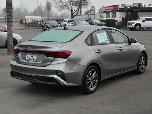 Used 2023 Kia Forte LXS image 8