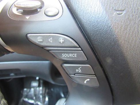 Used 2020 Nissan Pathfinder SV image 36