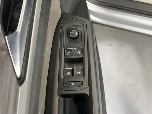 Used 2022 Volkswagen Atlas Cross Sport SE image 17