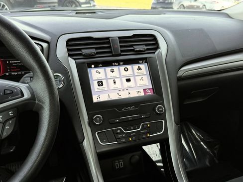 Used 2019 Ford Fusion SE FWD image 33