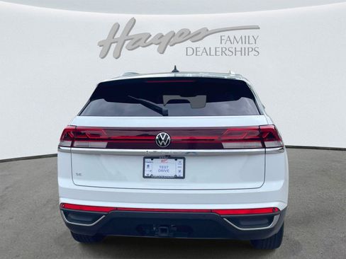 Used 2024 Volkswagen Atlas Cross Sport SE FWD image 4