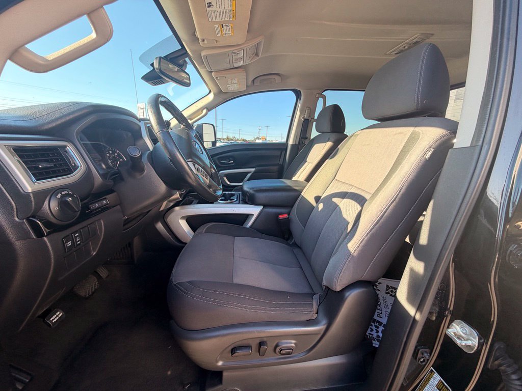 Used 2021 Nissan Titan SV w/ SV Convenience Package AWD/4WD image 18