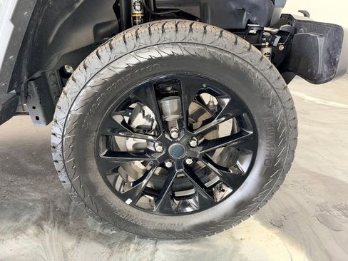 Used 2025 Jeep Wrangler Unlimited Sahara AWD/4WD image 24