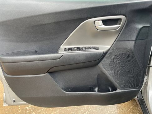 Used 2018 Kia Niro LX FWD image 15