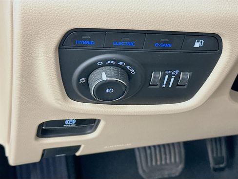 Used 2023 Jeep Grand Cherokee 4WD 4xe w/ Luxury Tech Group II image 17