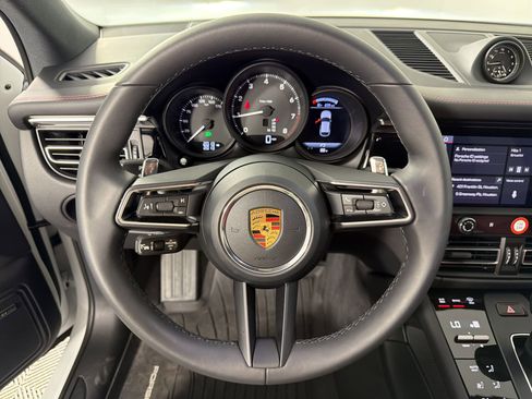 Used 2026 Porsche Macan AWD/4WD image 18