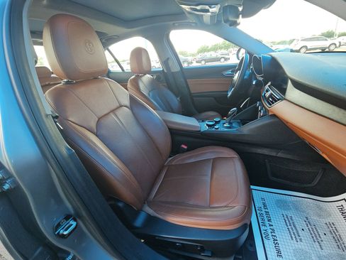 Used 2019 Alfa Romeo Giulia Ti image 11